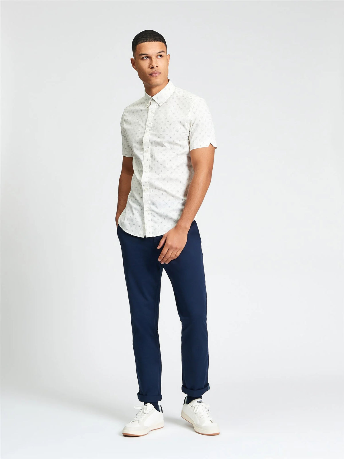 SCATTERED GEO PRINT SHIRT SAGE